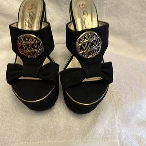 DbDk Fashion Black Platform Heels. Size 7